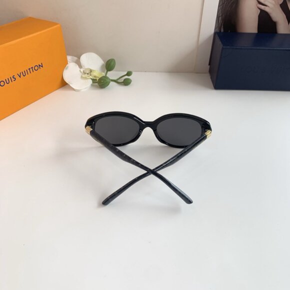 Louis Vuitton Women\'s Black Sunglasses
